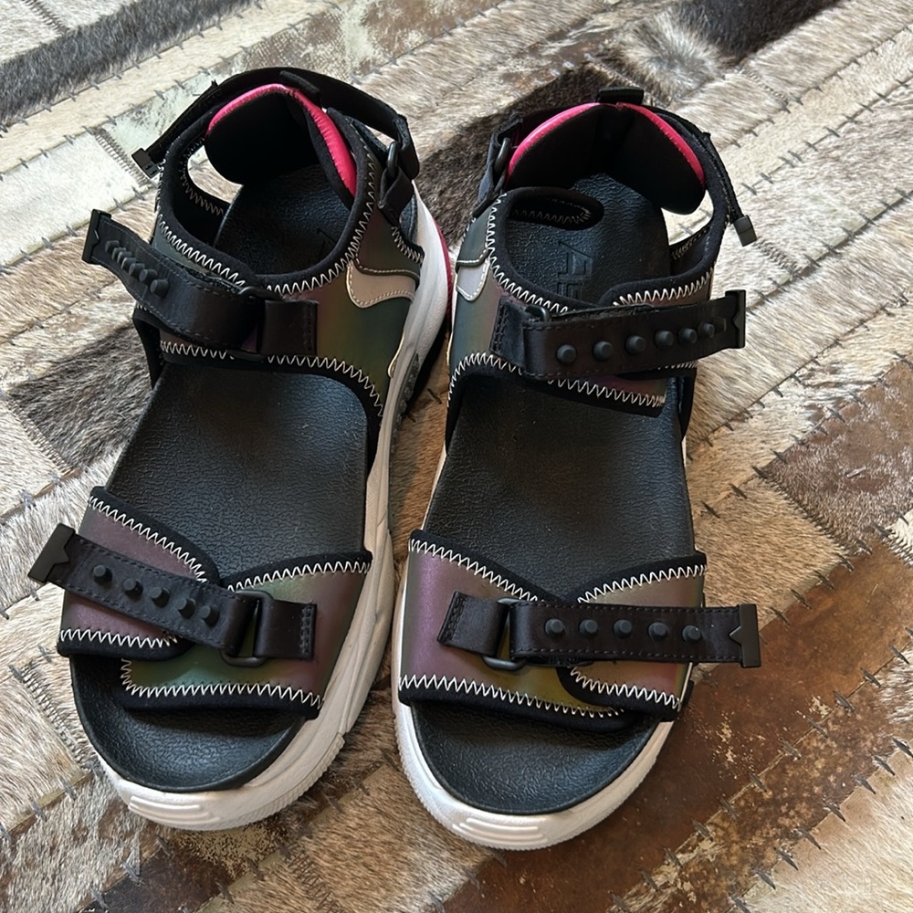 ASH
Adapt Sandals‎ in Black Silver